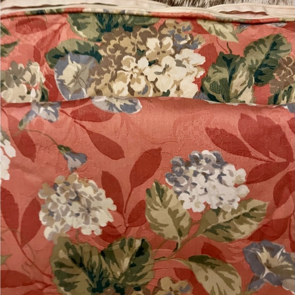 Peacock Alley Duvet Cover Queen, 2 18x18 pillow shams, 2 18x24 pillow shams. - Picture 3 of 5